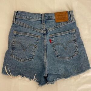 Ribcage Levi’s shorts blue